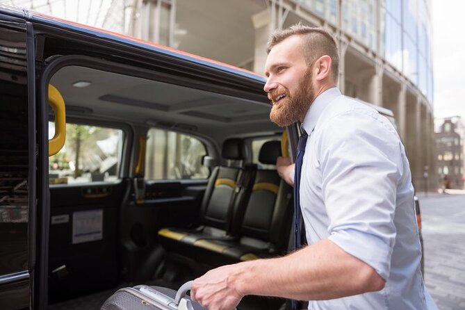 1 to 8 People Private Transfer from Dublin Airport to City Centre - Zone 18 Arrival: How the Meet-and-Greet Works