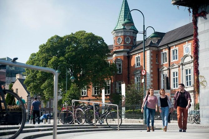 2-Day Cork and Blarney Castle Rail Tour from Dublin - Cork vs Cóbh: deciding where your attention goes