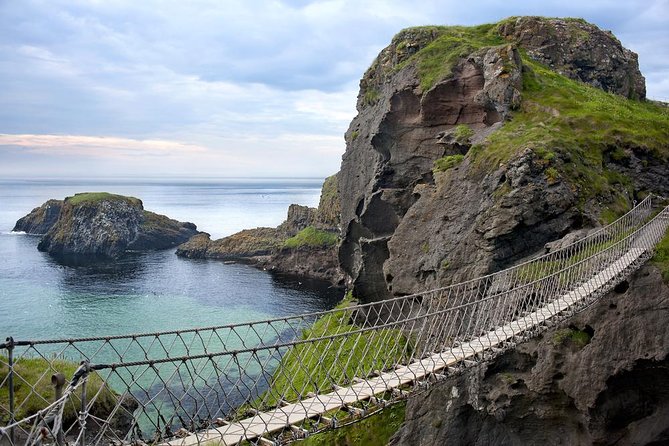 2-Day Northern Ireland Rail Tour: Belfast, Antrim Coast, and Giant's Causeway - Belfast on day 1: what your free evening is really for