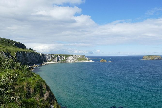 2-Day Northern Ireland Rail Tour: Belfast, Antrim Coast, and Giant's Causeway - Carrick-a-Rede Rope Bridge: how to enjoy the one-hour crossing