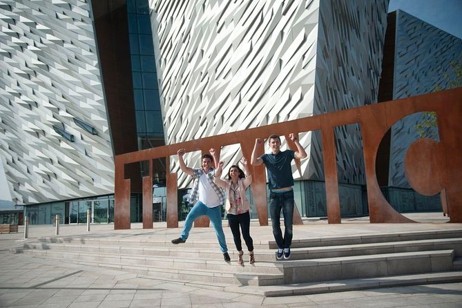 3-Day Northern Ireland Tour from Dublin: Giant’s Causeway & Titanic Experience - Belfast after-hours: pubs, peace walls, and murals
