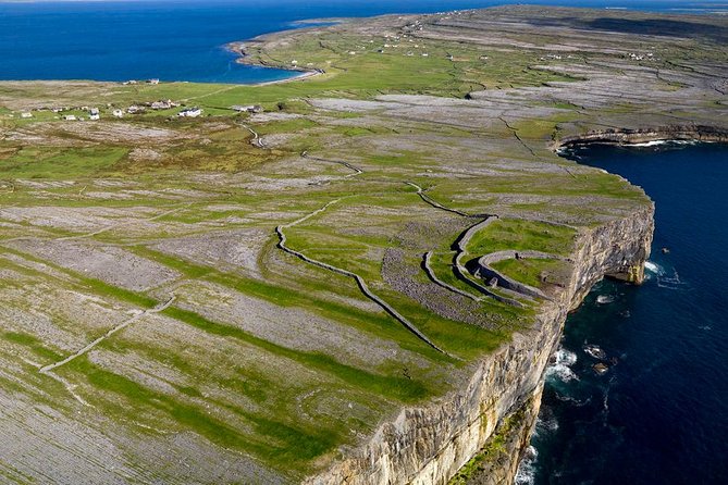 6-day All Ireland & Northern Ireland Rail Tour from Dublin - Day 5: Inis Mór on the Aran Islands and the real pull of Dún Aonghusa