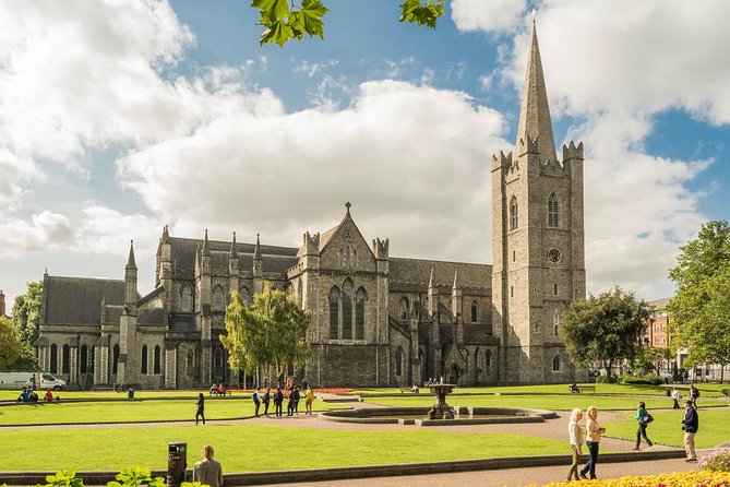 90 Minute Dublin Walking tour and Sightseeing tips - Trinity College to Temple Bar: From Monastery Legends to a Good Pint