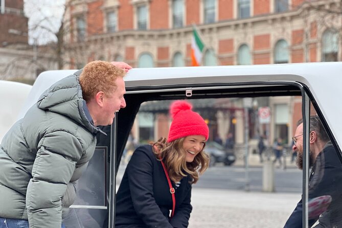 A Unique and Fun 1 Hour city tour of Dublin - Where government meets grand buildings: the seat of power angle
