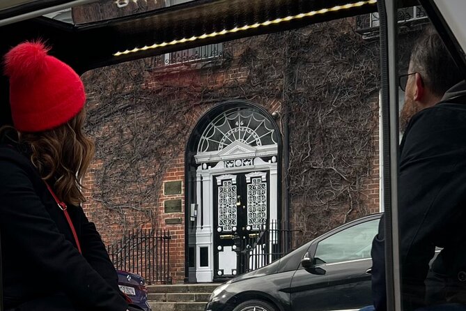 A Unique and Fun 1 Hour city tour of Dublin - Trinity College and Georgian Dublin: the city’s prestige in motion