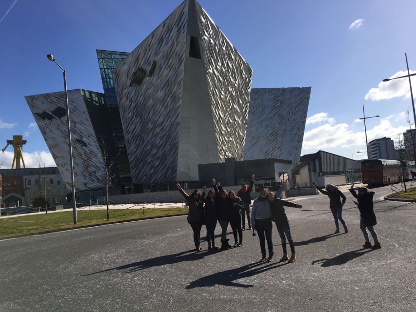 Belfast and Giant's Causeway in Italian or Spanish - A Long Coach Day With Two Big Icons: Causeway and Belfast