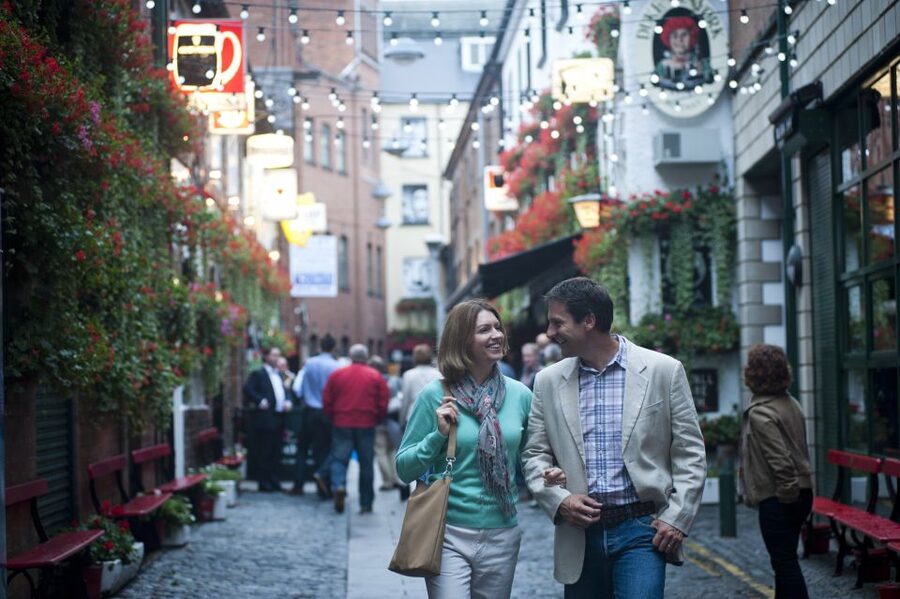 Belfast: Full-Day Tour with Titanic Experience - Hop-on hop-off Belfast: use the bus to find your rhythm