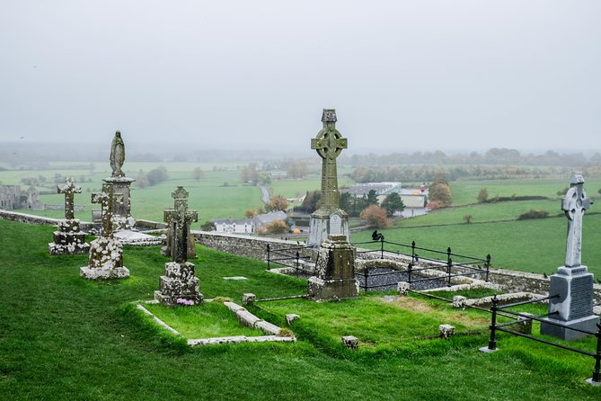 Blarney, Rock of Cashel & Cahir Castles Day Tour From Dublin - Coach comfort, Wi‑Fi, and surviving 13.5 hours
