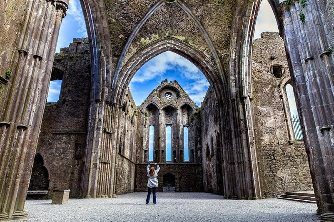 Blarney, Rock of Cashel & Cahir Castles Day Tour From Dublin - Cahir Castle on the River Suir: Butler fortifications and show-and-tell history