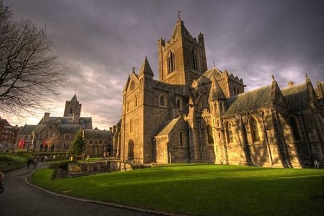 Book of Kells, Dublin Castle, Christ Church Cathedral Tour - Start at 42 Wellington Quay: the meet-up that can trip you