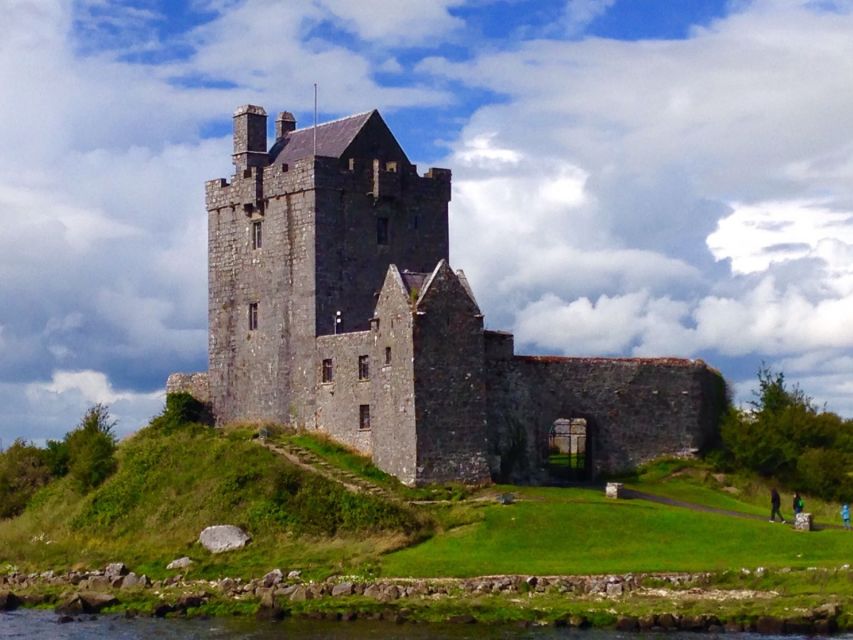 Cliffs of Moher and Galway Tour in Italian or Spanish - Dublin to Galway: a long ride that sets the pace