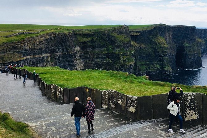 Cliffs Of Moher Tour In Spanish - The Spanish guide experience: stories, pacing, and why it matters