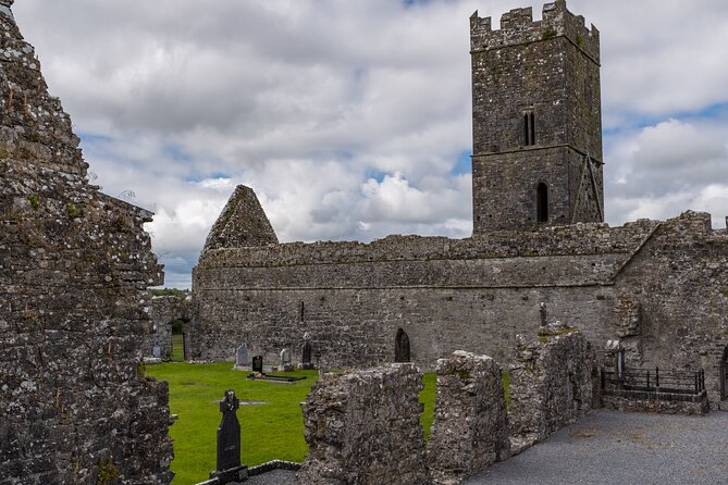 Day trip to Cliffs of Moher, Bunratty Castle and Ennis - Cliffs of Moher: viewpoints, visitor center, and free roaming time