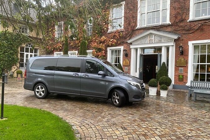Dublin Airport Transfers: Luxury Transfer To/From DUB Per Vehicle - How the Name-Sign Meet-and-Greet Works at DUB