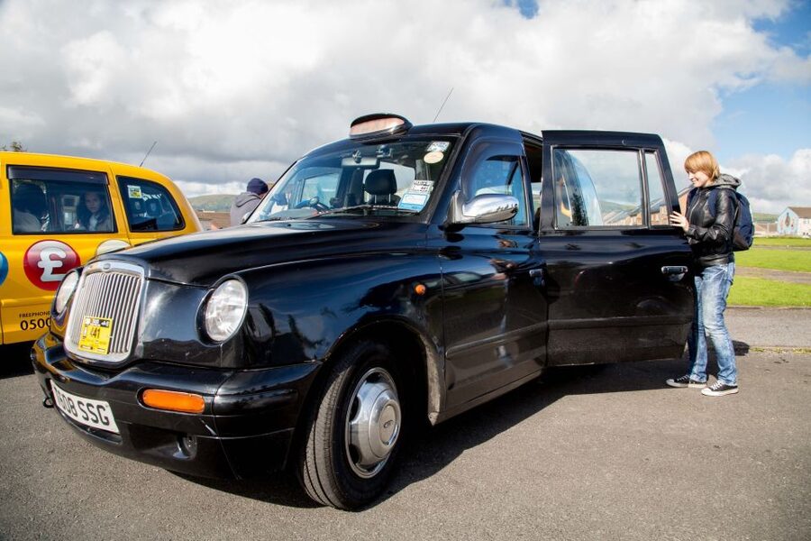 Dublin: Belfast (Titanic or Taxi), Dunluce & Causeway Trip - Who should book this Belfast and Causeway day trip