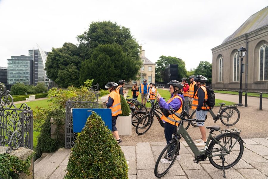 Dublin: Bike & E-Bike Tour with a Local Guide - Stop 5: The Royal Hospital Kilmainham to city centre ride