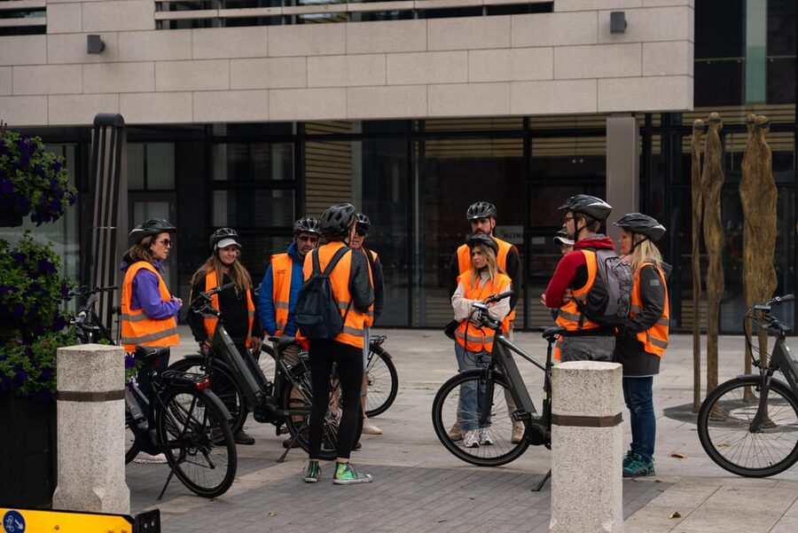 Dublin: Bike & E-Bike Tour with a Local Guide - Final stop: Christ Church Cathedral and tying the route together