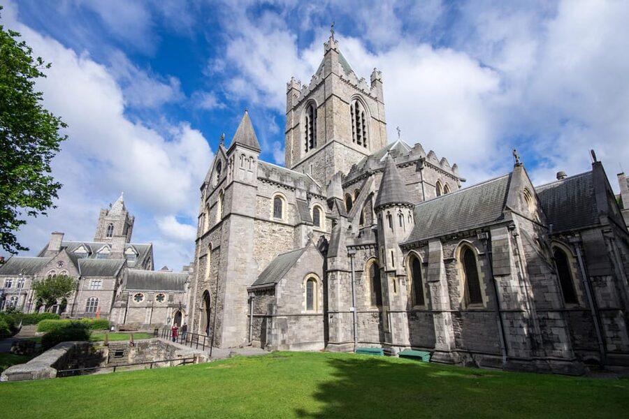 Dublin: Book of Kells, Dublin Castle and Christ Church Tour - Wellington Quay meet-up: the easiest start for Dublin’s core