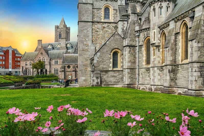 Dublin: Book of Kells, Dublin Castle and Christ Church Tour - Dublin City Hall: Georgian details with modern purpose