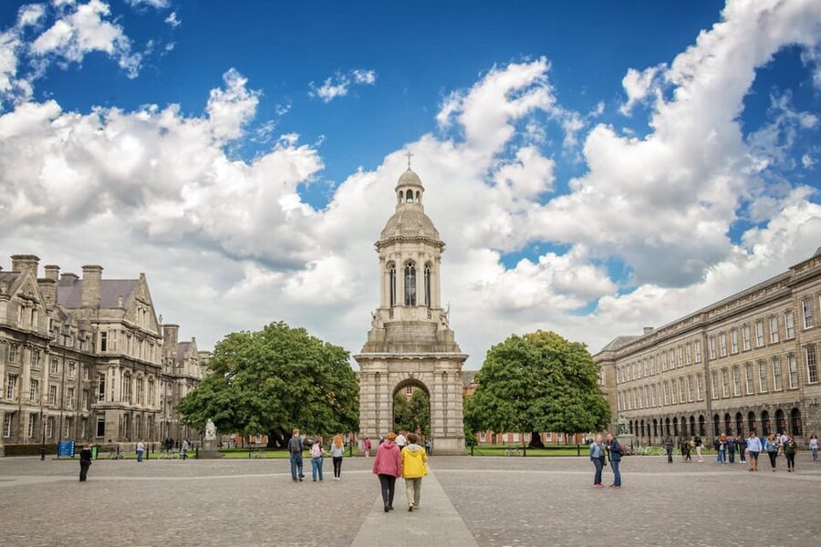 Dublin: Book of Kells, Dublin Castle and Christ Church Tour - Small church, famous face: St. Andrew’s and Molly Malone