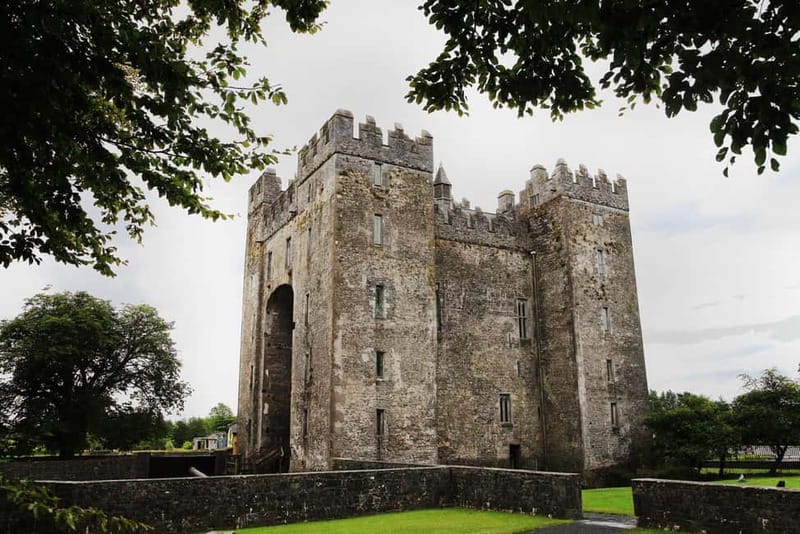 Dublin: Cliffs of Moher, Bunratty Castle and Ennis Day Trip - Ennis: Guided Walk, Then Real Free Time