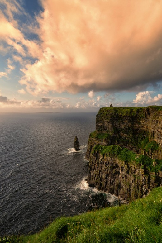 Dublin: Cliffs of Moher, Ennis, & Bunratty Castle Day Tour - Cliffs of Moher, Atlantic Edge, and O’Brien’s Tower: what to do with 105 minutes
