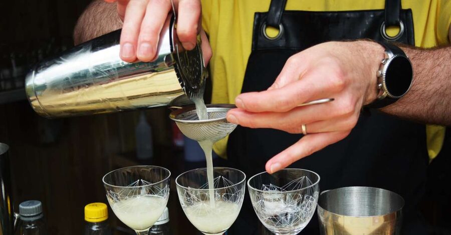 Dublin: Cocktail Masterclass - The 1-hour itinerary: how the class moves from distillation to your own drinks