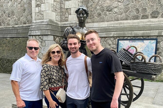 Dublin Express Private Guided Walking Tour - College Green and Trinity College: power meeting academia