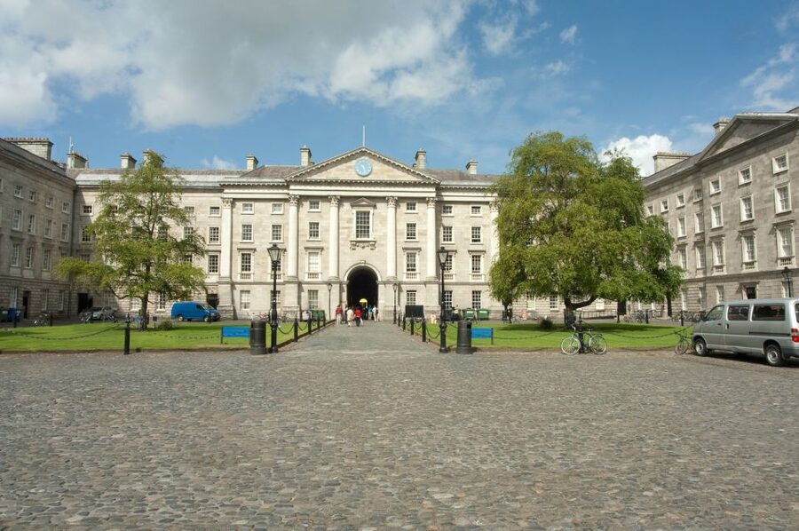 Dublin: Fast-Track Book of Kells Ticket & Dublin Castle Tour - Who should book this tour