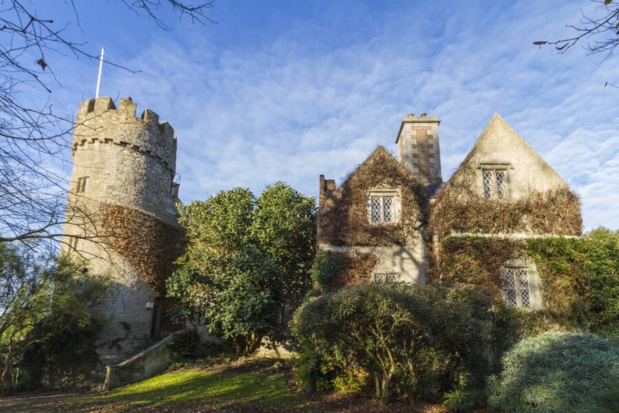 Dublin: Full-Day Howth and Malahide Castle Tour - Getting From Castle to Howth: Pretty Villages and Coastal Stops