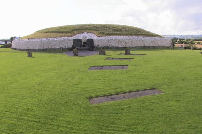Dublin Full-Day Tour through Boyne Valley - Newgrange at Brú na Bóinne: prehistoric wonder and timing that matters