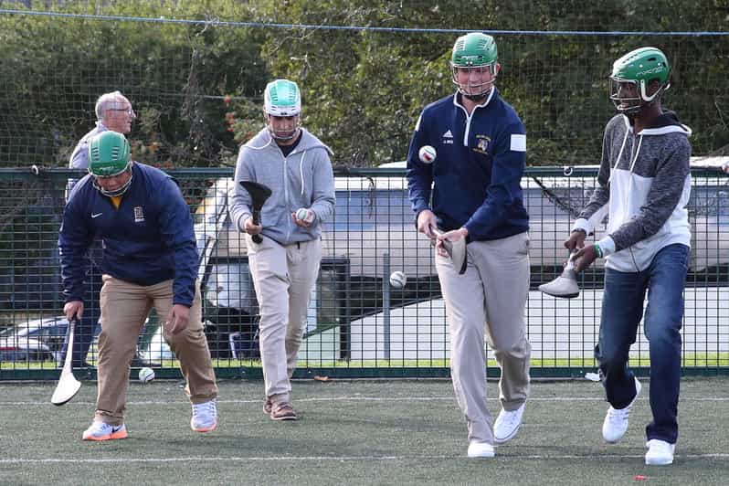 Dublin: Gaelic Games Experience - Na Fianna GAA Club in Glasnevin: getting there and starting strong