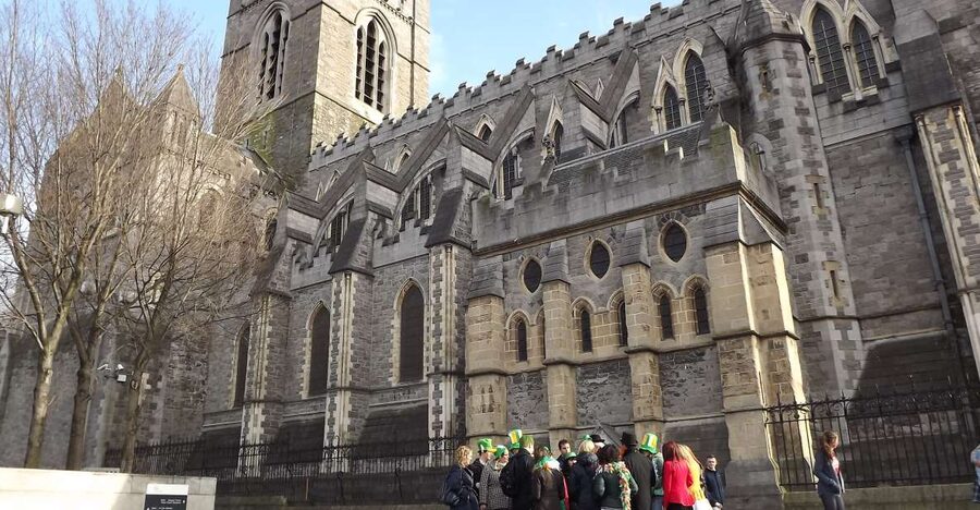 Dublin: Highlights and Hidden Corners Walking Tour - The Viking-to-medieval stretch: Dublin Castle grounds and Christ Church Cathedral
