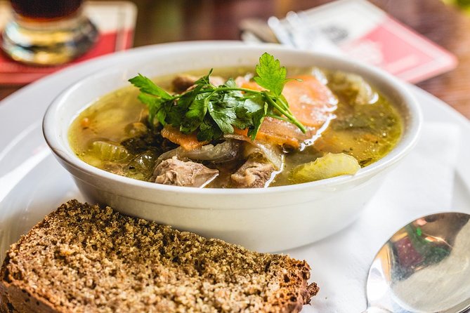 Dublin Historical Centre Private Food Tour with 8 Food Tastings - Stop 5: Temple Bar lunch at 20 Temple Ln S (stew + soda bread)