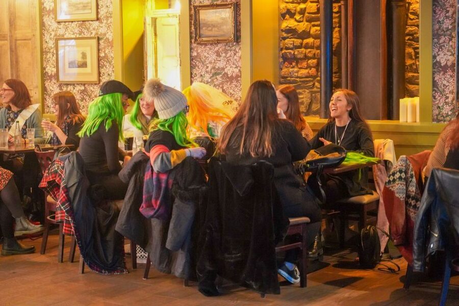 Dublin: Irish Music and Dance Show with Dance Lesson - Finding The Merchants Arch Bar in Temple Bar