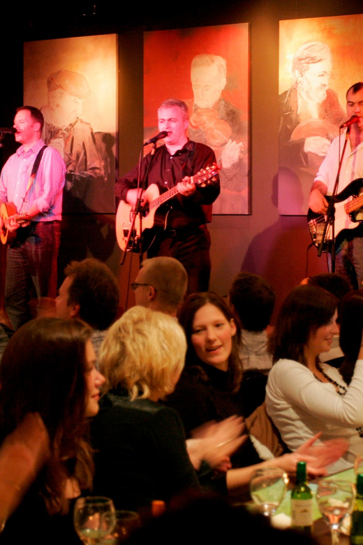 Dublin: Irish Night Show at the Merry Ploughboy Pub - Dinner at Communal Tables: Worth It, Size, and the Waiting Game