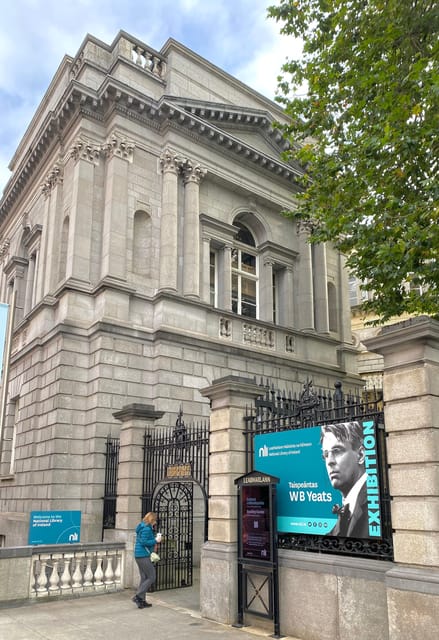 Dublin: Literary Walking Tour - Wilde, Yeats & Joyce - Meeting Wolfe Tone: Your starting point in central Dublin