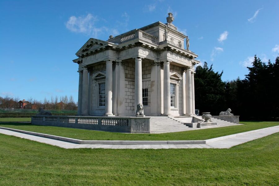DUBLIN: Malahide castle and Howth MULTILINGUAL full day tour - Gardens at your pace: where the castle stops being a tour and starts being a walk