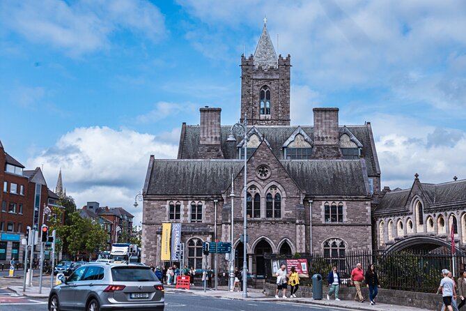 Dublin: Private Chauffeur Tour - Temple Bar, Trinity College, and Grafton Street: The Fun City Blocks