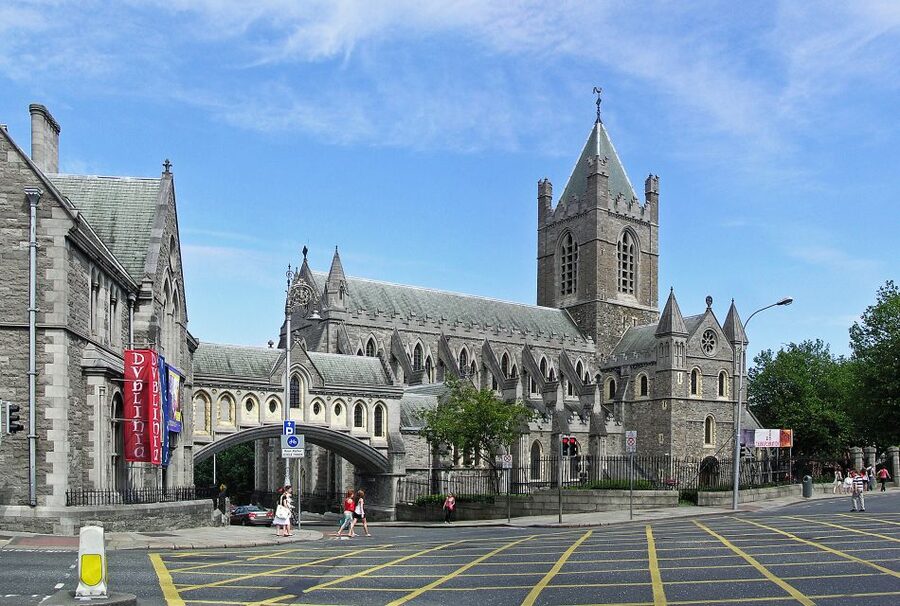 Dublin: Private Tour of City Monuments in Spanish - Trinity College Dublin and St Patrick’s Cathedral: big sights without feeling rushed