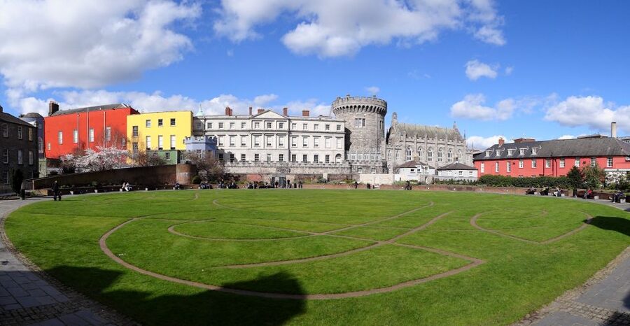 Dublin: Private Tour of City Monuments in Spanish - Christ Church Cathedral, Temple Bar, and the pub stops with purpose