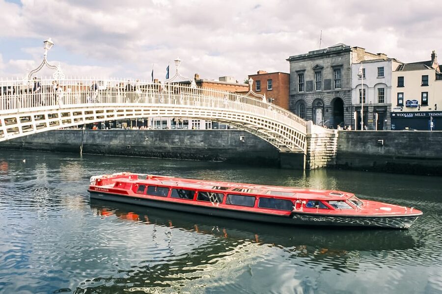 Dublin: River Liffey Sightseeing Cruise - The narration’s storyline: Vikings, canals, reclaimed land, and modern Docklands