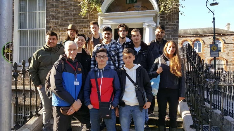 Dublin: Sightseeing Walking Tour in German - Dublin Castle, City Hall, and Christ Church Cathedral: seeing power up close