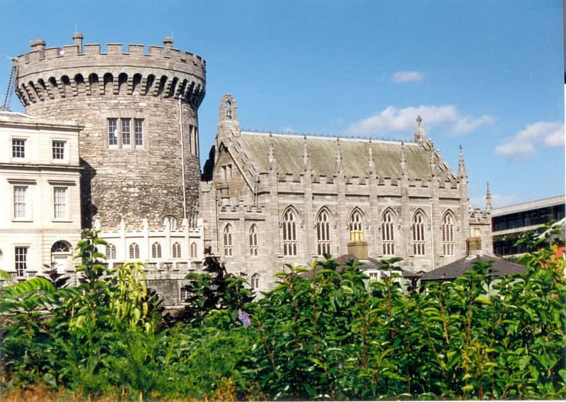 Dublin: Sightseeing Walking Tour in German - Price and what you’re really buying for $34