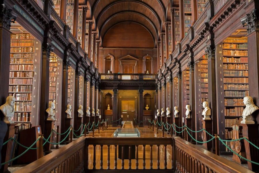 Dublin: Skip-the-line Book of Kells & Old Town Private Tour - Old Town sights beyond Trinity: where the stories connect