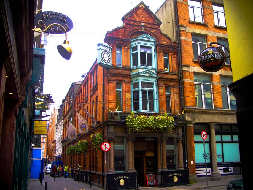 Dublin Temple Bar Night Tour - Getting started at Barnardo Square and spotting your guide