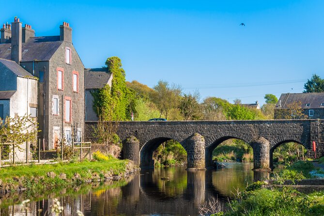 Dublin to Belfast, Dunluce Castle and Giant's Causeway Day Tour - Belfast City Hall walk plus free time: get your bearings fast