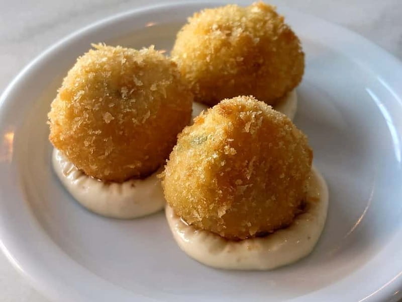 Dublin: Walking Tour for Foodies with Tastings - How the Guide Keeps You Away From Downtown Tourist Traps