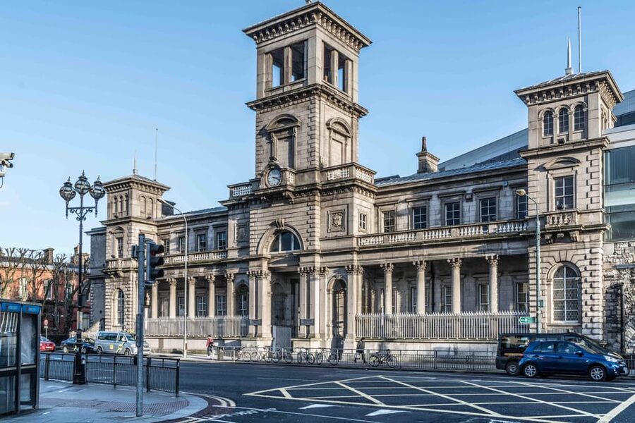 Dublin walking tour: ghosts & haunted places - The darker city corridors: science, medicine, and the Hellfire reputation