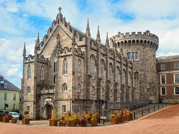 Essential Private Dublin walking tour for up to 6 people - Strolling Temple Bar: The Fun Part With Context